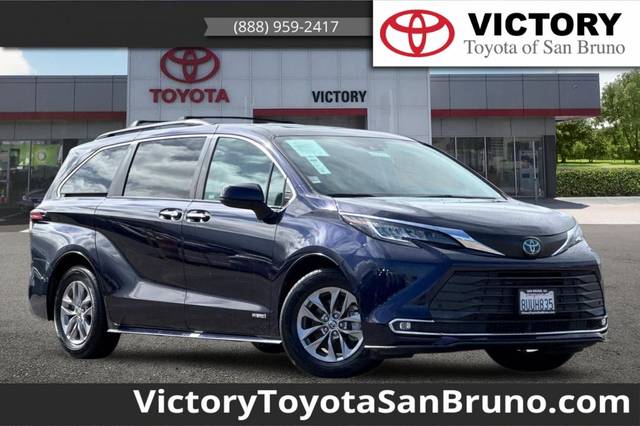 2021 Toyota Sienna XLE FWD photo