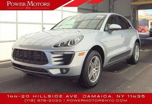 2018 Porsche Macan  AWD photo