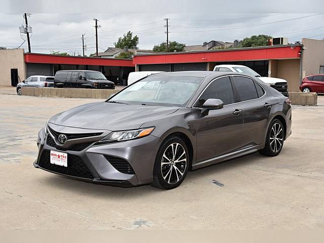 2018 Toyota Camry SE FWD photo