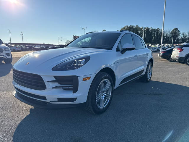 2021 Porsche Macan  AWD photo