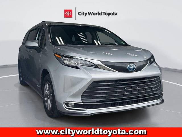 2021 Toyota Sienna XLE AWD photo