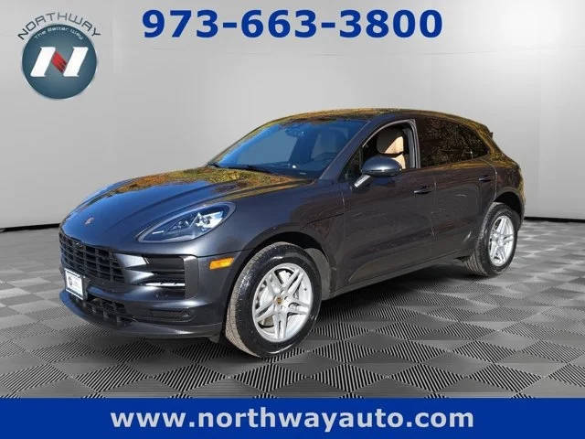 2021 Porsche Macan  AWD photo