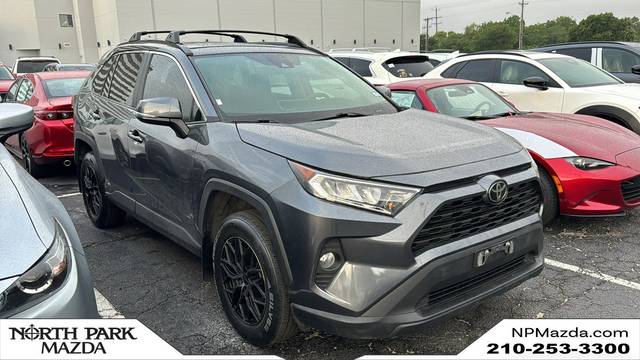 2021 Toyota RAV4 XLE FWD photo