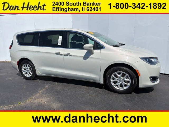 2020 Chrysler Pacifica Minivan Touring FWD photo