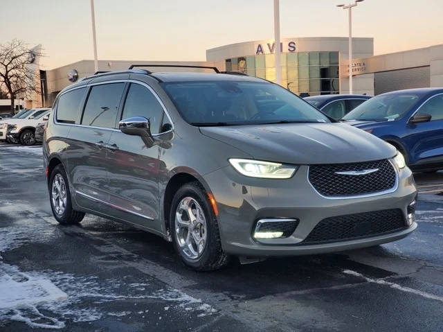 2021 Chrysler Pacifica Minivan Hybrid Limited FWD photo