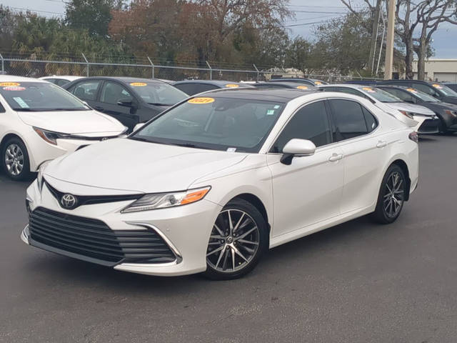 2021 Toyota Camry XLE V6 FWD photo