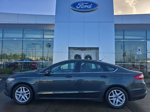 2015 Ford Fusion SE FWD photo