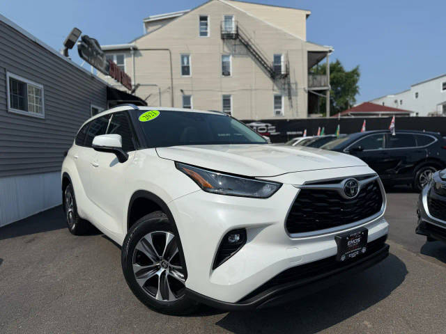 2021 Toyota Highlander XLE AWD photo