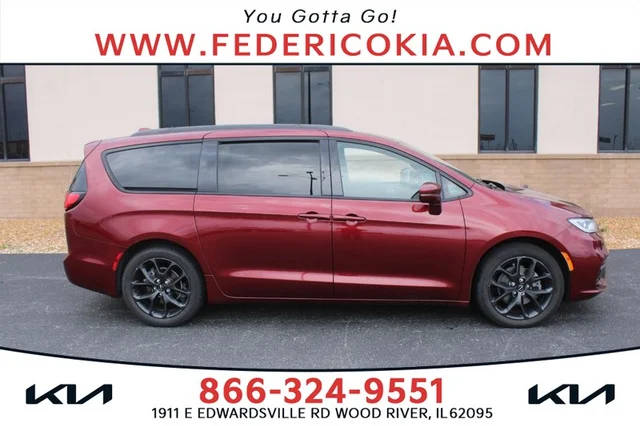 2021 Chrysler Pacifica Minivan Touring L FWD photo