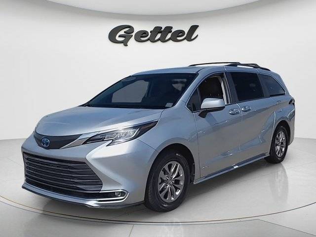2021 Toyota Sienna XLE FWD photo