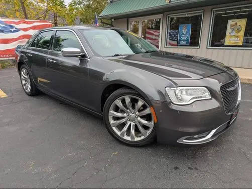 2019 Chrysler 300 Limited RWD photo