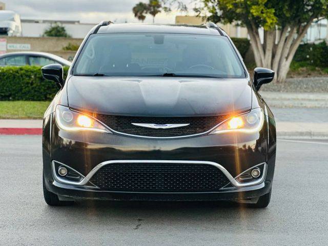 2020 Chrysler Pacifica Minivan Touring L FWD photo