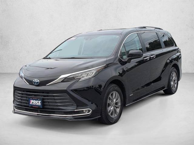 2021 Toyota Sienna XLE FWD photo