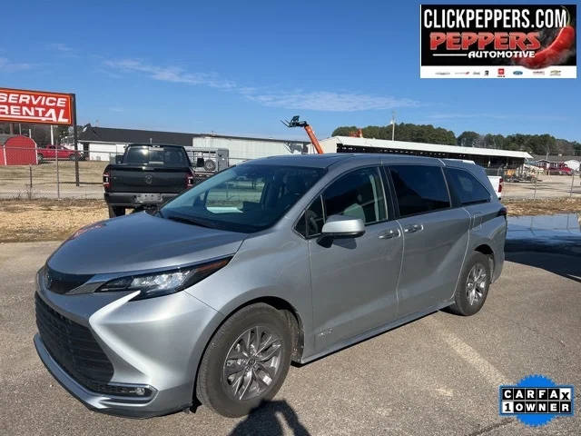 2021 Toyota Sienna XLE FWD photo