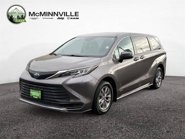 2021 Toyota Sienna LE FWD photo