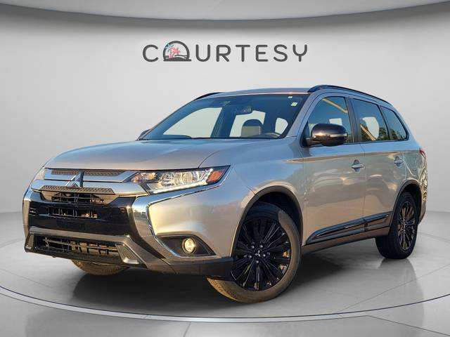 2020 Mitsubishi Outlander LE FWD photo