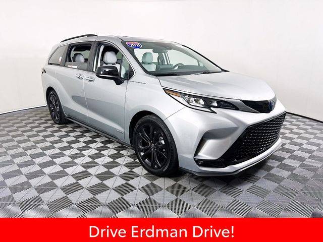 2021 Toyota Sienna XSE FWD photo