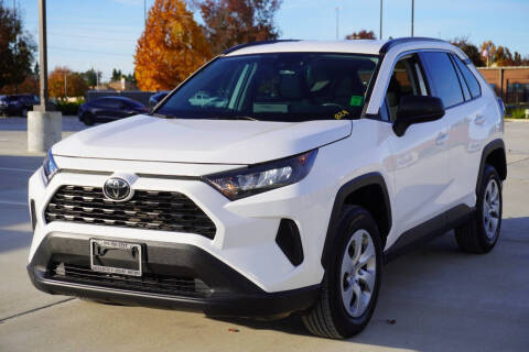 2021 Toyota RAV4 LE FWD photo