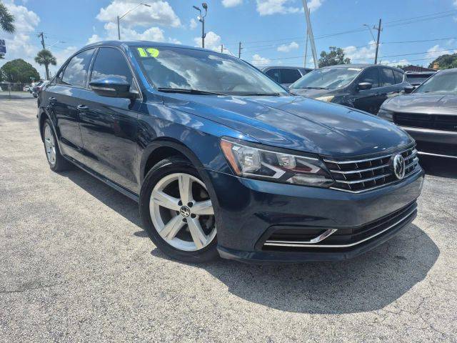 2019 Volkswagen Passat 2.0T Wolfsburg Edition FWD photo