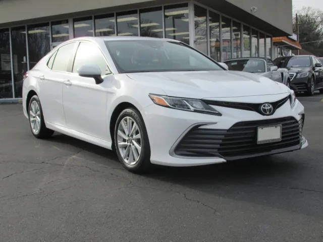 2021 Toyota Camry LE FWD photo