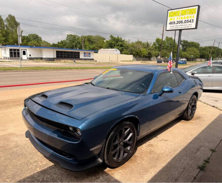 2021 Dodge Challenger SXT RWD photo