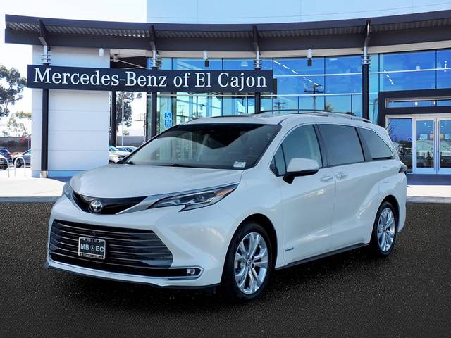 2021 Toyota Sienna Platinum FWD photo