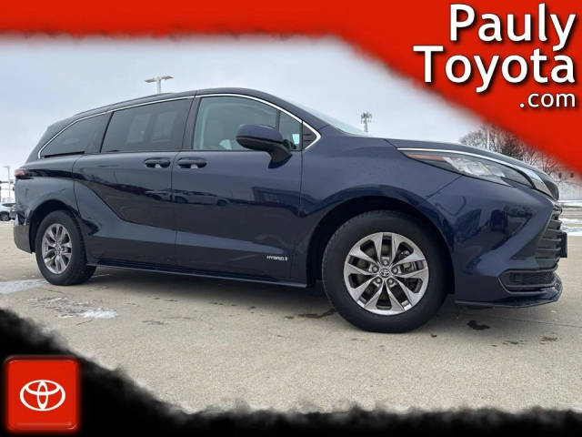 2021 Toyota Sienna LE FWD photo