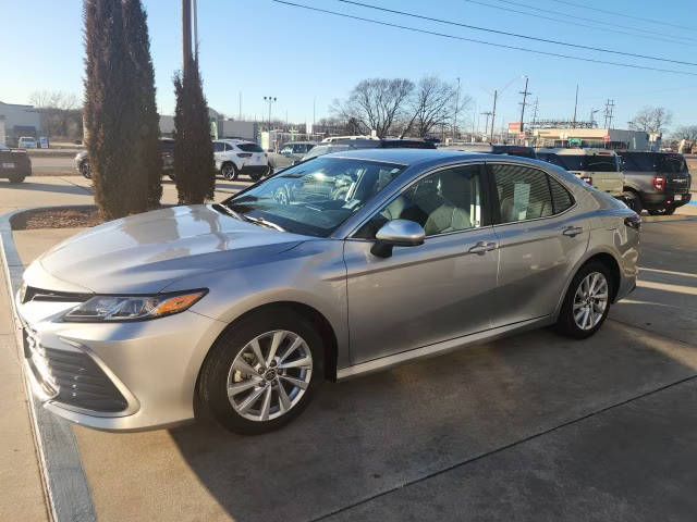 2021 Toyota Camry LE FWD photo