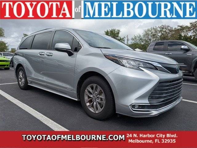 2021 Toyota Sienna XLE FWD photo