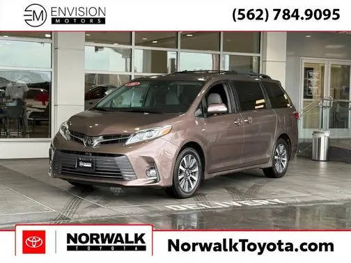2018 Toyota Sienna Limited Premium AWD photo