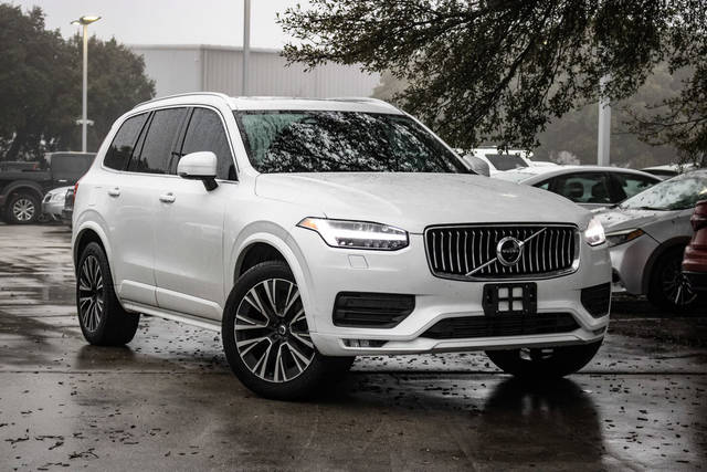 2021 Volvo XC90 Momentum AWD photo