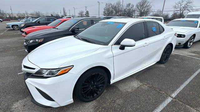 2020 Toyota Camry SE FWD photo