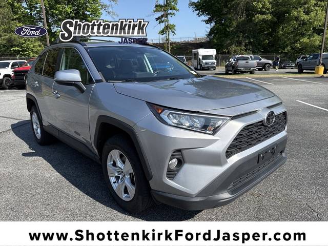 2020 Toyota RAV4 XLE AWD photo