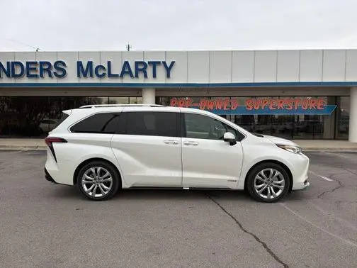 2021 Toyota Sienna Platinum FWD photo