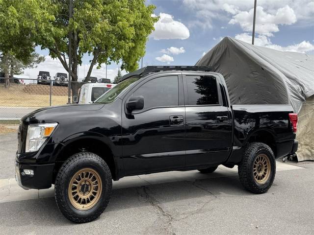 2021 Nissan Titan SV 4WD photo