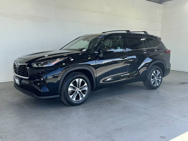 2021 Toyota Highlander XLE FWD photo