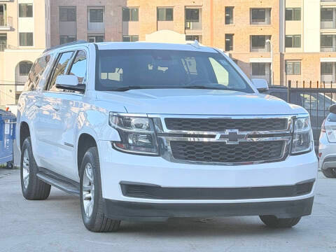 2019 Chevrolet Suburban LT 4WD photo