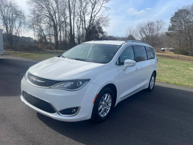 2020 Chrysler Pacifica Minivan Touring L FWD photo