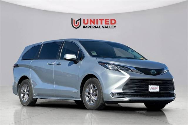 2021 Toyota Sienna XLE FWD photo