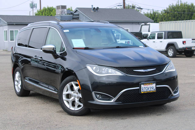 2020 Chrysler Pacifica Minivan Limited FWD photo