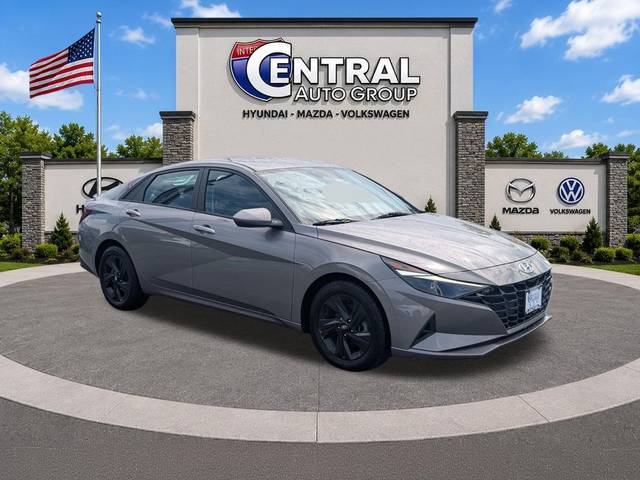 2021 Hyundai Elantra SEL FWD photo