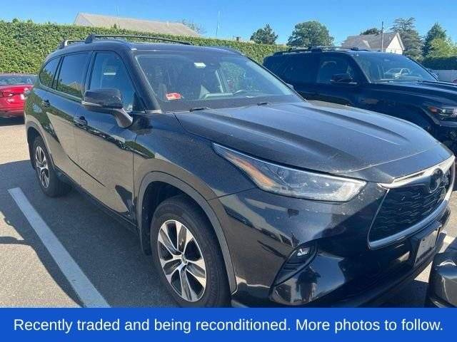 2021 Toyota Highlander XLE AWD photo