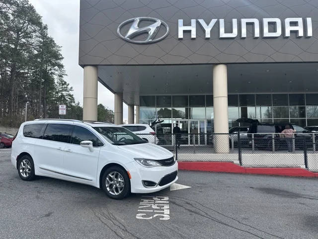 2020 Chrysler Pacifica Minivan Limited FWD photo