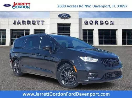 2021 Chrysler Pacifica Minivan Touring FWD photo