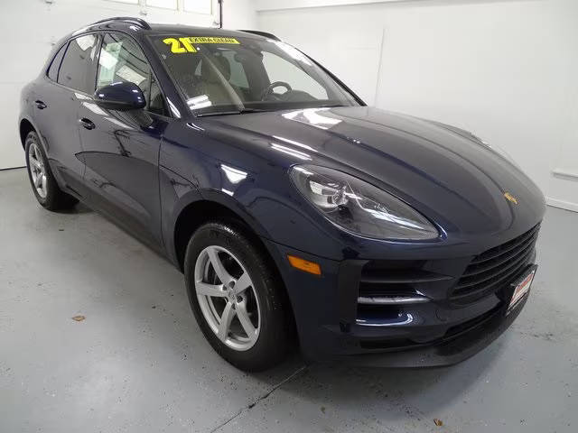 2021 Porsche Macan  AWD photo