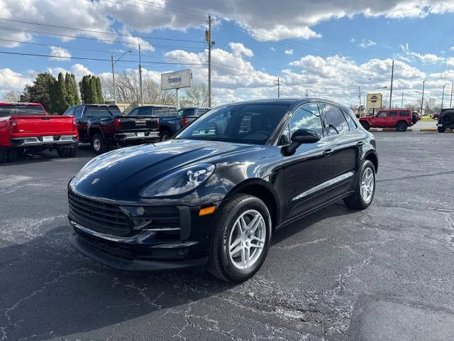 2021 Porsche Macan  AWD photo