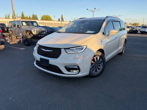 2021 Chrysler Pacifica Minivan Hybrid Touring L FWD photo