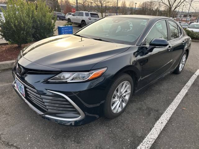 2021 Toyota Camry LE FWD photo