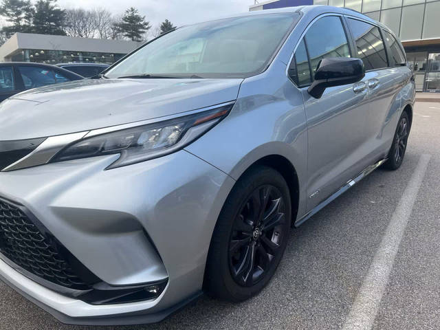 2021 Toyota Sienna XSE FWD photo