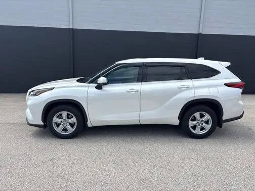 2021 Toyota Highlander LE AWD photo